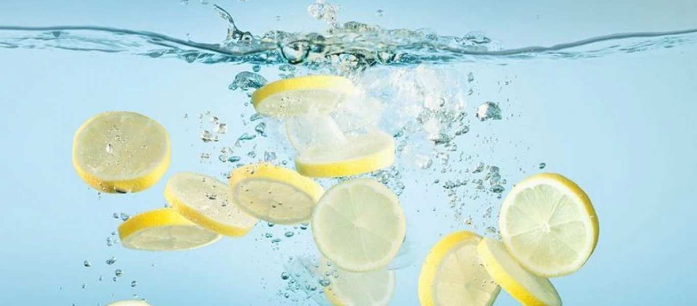 Εσείς πίνετε νερό με λεμόνι; - Αυτά είναι τα οφέλη του για την υγεία